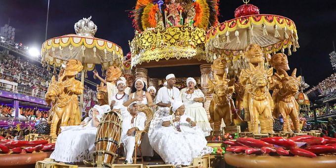 Mitglieder der Sambaschule «Grande Rio» treten während des Karnevalsumzugs in Rio auf dem Sambadrom Marques de Sapucai auf. Foto: William Volcov/ZUMA Press Wire/dpa Mitglieder der Sambaschule «Grande Rio» treten während des Karnevalsumzugs in Rio auf dem Sambadrom Marques de Sapucai auf. Foto: William Volcov/ZUMA Press Wire/dpa