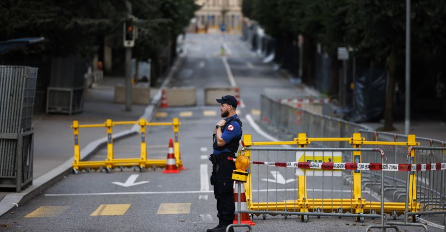 Polizisten und Armee sorgen in Lugano für die Sicherheit aller Teilnehmenden.