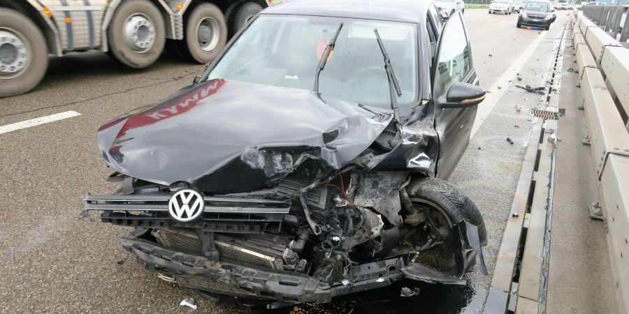 Verkehrsunfall auf der Autobahn A3 in Niederurnen