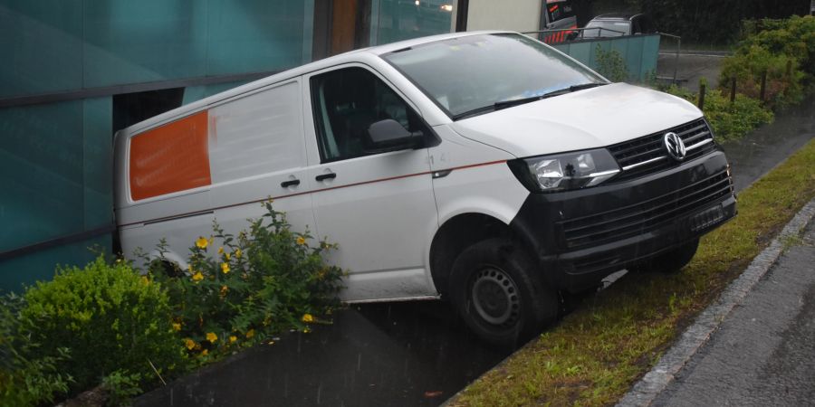 Greppen LU: VW-Bus macht sich selbständig