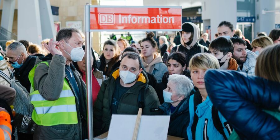 Für Flüchtlinge aus der Ukraine gibt es eine Online-Plattform zur Beantragung der Aufenthaltserlaubnis.