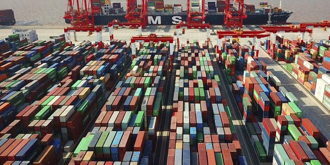 Die Störungen der Lieferketten haben die Weltwirtschaft stark belastet. Im Bild der Containerhafen in Shanghai. (Archivbild) lieferkette