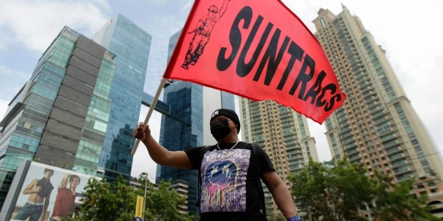 Gewerkschafter bei  Strassenblockade in Panama-Stadt