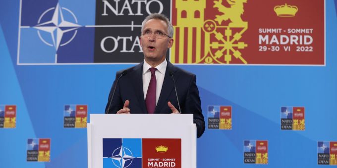 Generalsekretär Jens Stoltenberg spricht an einer Pressekonferenz am Nato-Gipfel in Madrid. Jens Stoltenberg nato