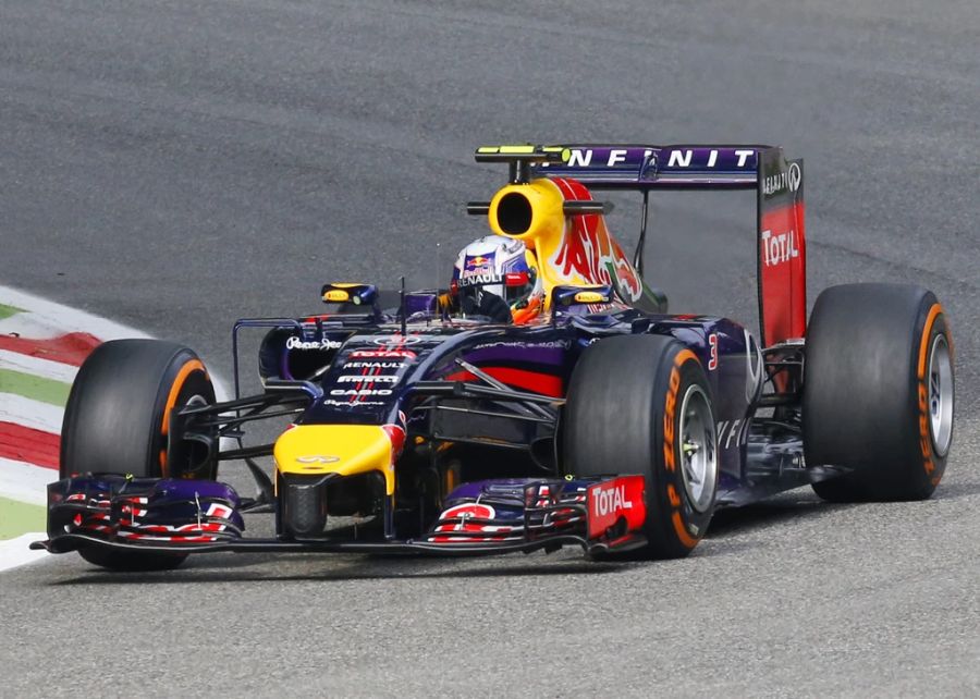 Daniel Ricciardo am Steuer des Red Bull RB10 im Jahr 2014.