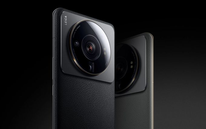 Das Xiaomi 12S Ultra kommt in schwarzer und grüner Lederoptik. Xiaomi 12S Ultra