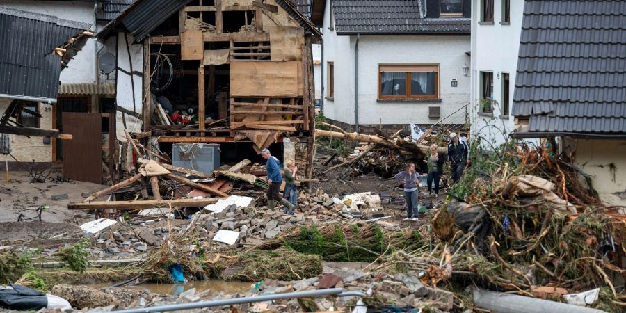 Die Flutkatastrophe in Rheinland-Pfalz und Nordrhein-Westfalen vor knapp einem Jahr hat grosse Schäden verursacht. Viele fordern nun eine Pflichtversicherung gegen Elementarschäden.