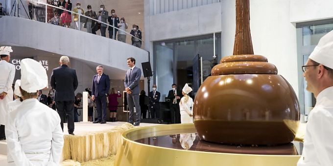 Der Produzent von Lindorkugeln, Pralinés und Schoggihasen schrieb im Geschäftsjahr 2024 einen Betriebsgewinn (EBIT) von 884,2 Millionen Franken. (Archivbild) lindt sprüngli