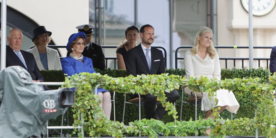 König Harald V., Königin Sonja, Kronprinz Haakon und Kronprinzessin Mette-Marit bei der Eröffnung des Nationalmuseums.