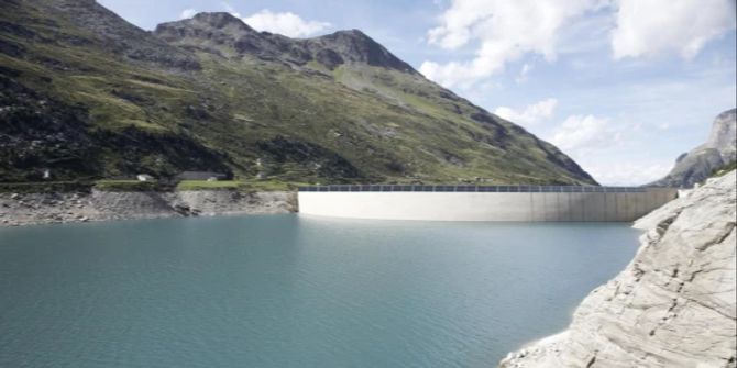 Nachhaltiger Sonnenstrom an der Staumauer Lago di Lei