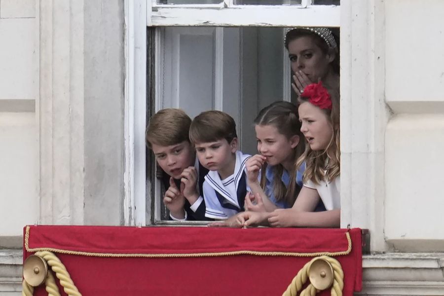 Auch die Kinder von Queen-Enkel Prinz William zeigten sich an der Parade. Von links nach rechts: Prinz George, Prinz Louis und Prinzessin Charlotte.