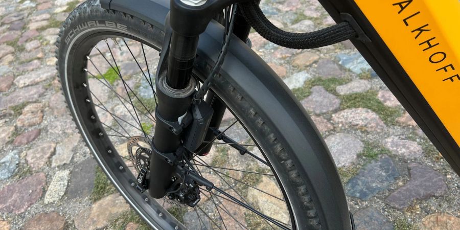 Hätten Sie's erkannt: Hier an der Vordergabel des Testfahrrads ist das neue ABS-Modul angebracht.