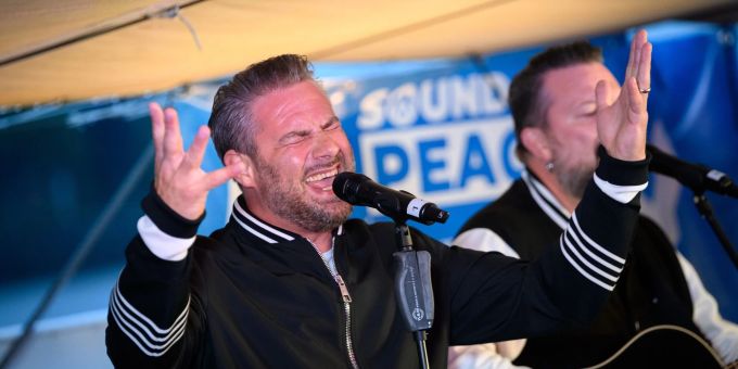 Auch Sänger Sasha ist beim Friedenskonzert «Sound of Peace» aufgetreten. Auch Sänger Sasha ist beim Friedenskonzert «Sound of Peace» aufgetreten.