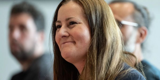Die amtierende Bundesvorsitzende Janine Wissler erwartet eine Kampfkandidatur um die Spitze der Linken und will erneut Teil einer Doppelspitze sein. Die amtierende Bundesvorsitzende Janine Wissler erwartet eine Kampfkandidatur um die Spitze der Linken und will erneut Teil einer Doppelspitze sein.