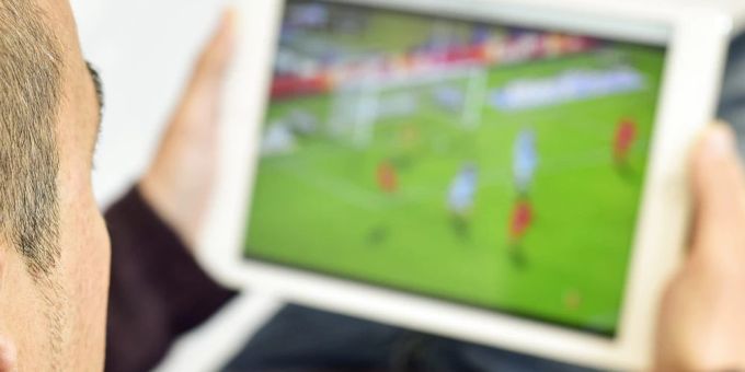 Die kantonalen Netzwerke im Baselbiet waren überlastet, weil zu viele Angestellte im Büro Fussball streamten. wm 2022