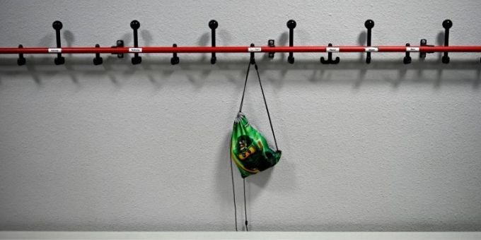 Garderobenhaken in einer Grundschule Garderobenhaken in einer Grundschule