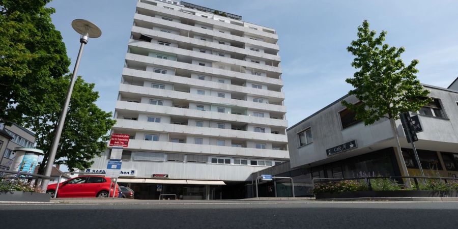 Das Hochhaus in Hanau, in dem die beiden am 11. Mai gewaltsam zu Tode gekommenen Kinder lebten.