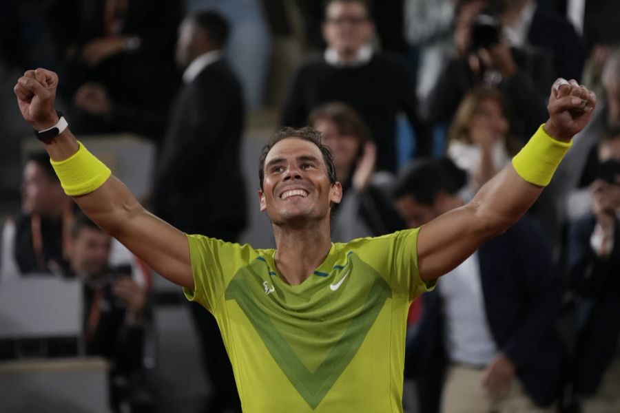 Nach über vier Stunden Tennis jubelt Rafael Nadal über den Halbfinal-Einzug in Paris.