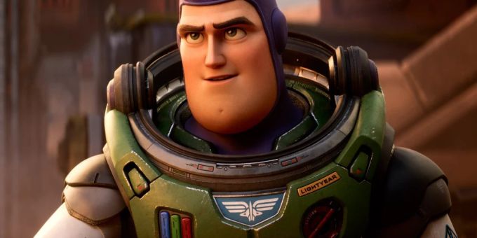 Tom Wlaschiha spricht in der deutschen Version Buzz Lightyear. Tom Wlaschiha spricht in der deutschen Version Buzz Lightyear.