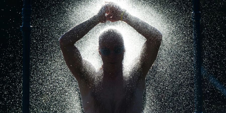 Es hilft der Haut, wenn man sich nach jeder Runde Schwimmen im Bad duscht.