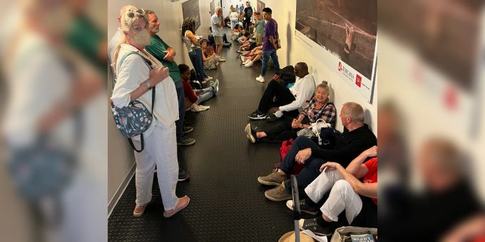 Flug gestrichen - Hunderte Passagiere in Italo-Flughafen eingesperrt