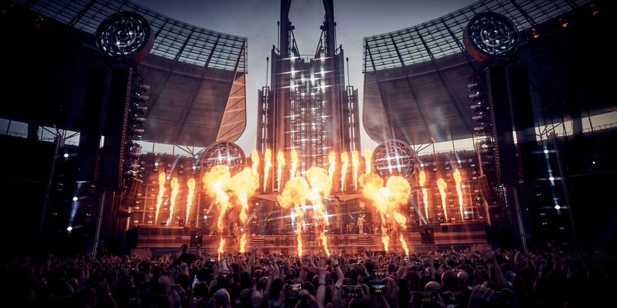 Die Band Rammstein setzte beim Konzert im Olympiastadion Berlin viel Pyrotechnik ein.