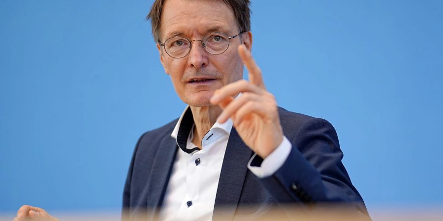 Karl Lauterbach sieht keinen Grund zur Sorglosigkeit.
