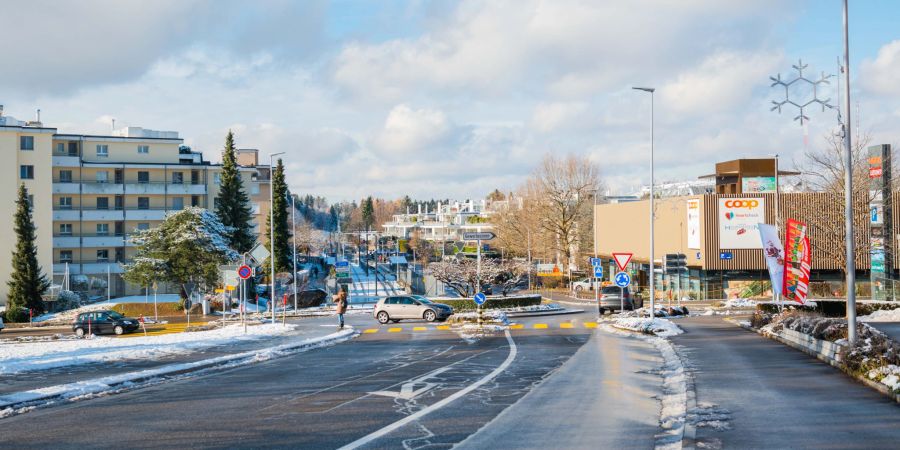 Blick auf die Dorfstrasse in Zumikon.