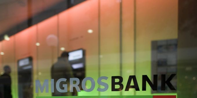 Die Migros startet nach dem Ende der Partnerschaft mit der Bank Cembra mit ihrer eigenen Cumulus-Kreditkarte. Sie wir von der Migros Bank herausgegeben. (Archivbild) migros cumulus
