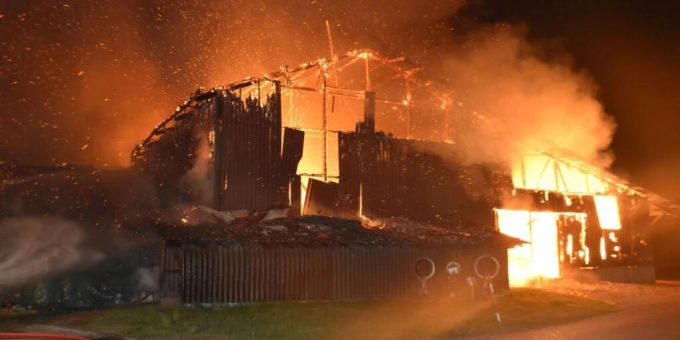 Am Osterwochenende brannte in Kriegstetten SO die Scheune von Martin Hänggärtner. Auch für diesen Brand ist wohl der mutmassliche Feuerteufel verantwortlich. (Archivbild) Brandserie