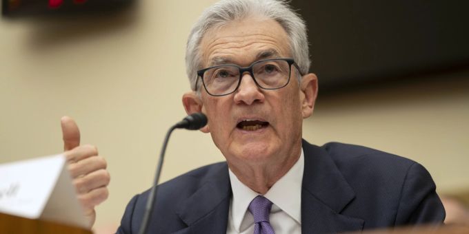 Nicht vor Juni - US-Notenbank-Chef erteilt schneller Zinssenkung Absage