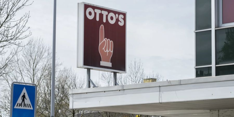 Wegen der günstigen Preise kaufen die Kunden die Produkte bei Otto's statt im Salon.