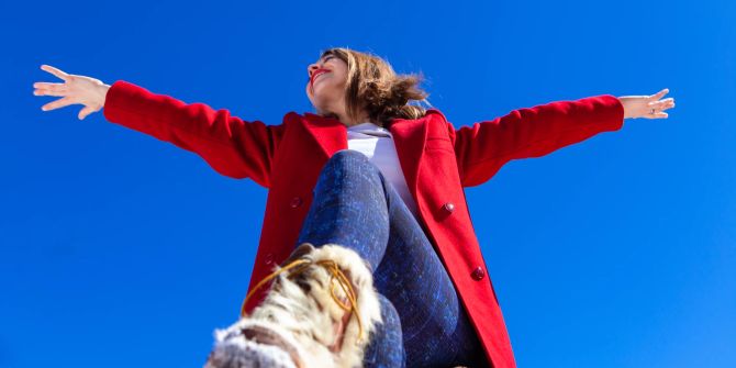 Frau Himmel blau rot
