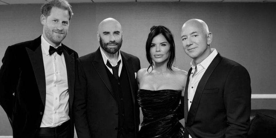 Von links: Prinz Harry, John Travolta, Lauren Sanchez und Jeff Bezos.