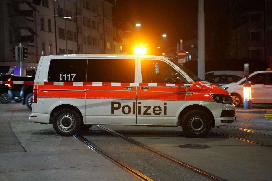 Die Polizei war mit einem grösseren Aufgebot bei dem Unfall und sperrte das Gebiet.