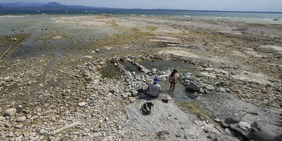 Der Gardasee – beziehungsweise eher die Garda-Steine – im Frühling 2023.