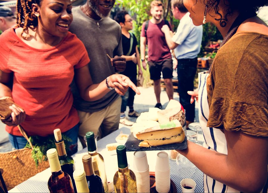 Menschen bei Streetfood Festival