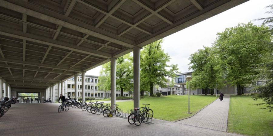 Im Lesesaal am Standort Regina Mundi könne man wegen der Kälte nicht mehr lernen.