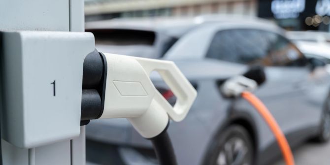 E-Auto-Laden, Batterien,  Ladezeiten, Auto