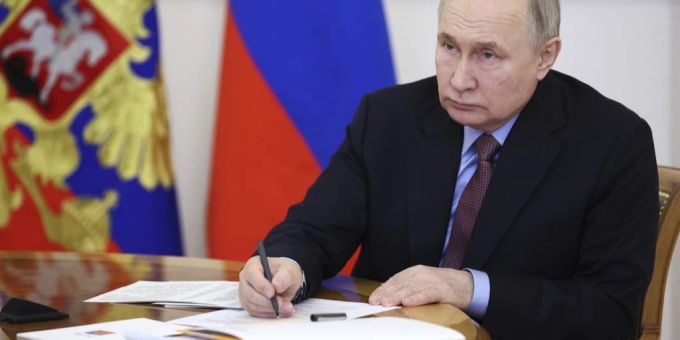 Um den Gesundheitszustand des russischen Machthabers Wladimir Putin häufen sich die Gerüchte – gerade nach dem Tod von Alexej Nawalny. Alexej Nawalny