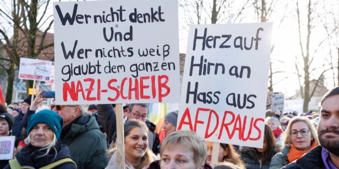 Demonstranten am Samstag in Osnabrück (D). Demonstration gegen Rechtsextremismus Osnabrück