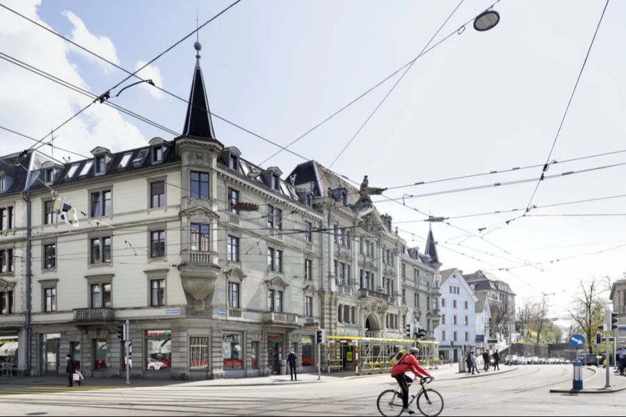 Das Schauspielhaus Zürich verzeichnet einen deutlichen Rückgang an Besucherinnen und Besuchern. Dies macht sich auch im geschäftlichen Erfolg bemerkbar.