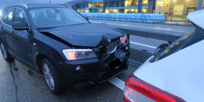 Verkehrsunfall auf der Autobahn A3 in Bilten. Verkehrsunfall auf A3