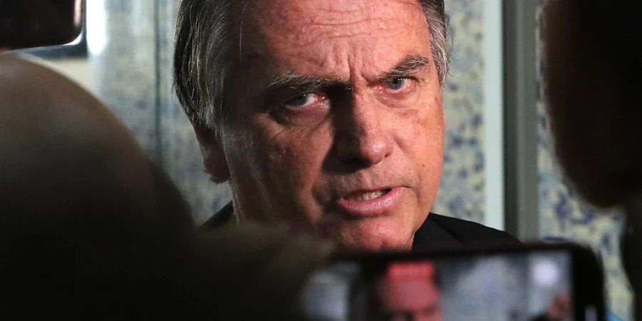 ARCHIV - Jair Bolsonaro, ehemaliger Präsident Brasiliens, spricht zu Journalisten. Foto: Tania Regio/Agencia Brazil/dpa
