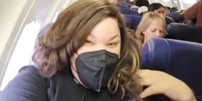 Saibra Noel erhält im Flugzeug aufgrund ihres Gewichts einen Extrasitz – und wird deshalb mit Hasskommentaren eingedeckt. Flugzeug