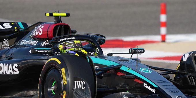 Drehte im zweiten Freien Training in Bahrain die schnellste Runde: Lewis Hamilton. Lewis Hamilton Formel 1