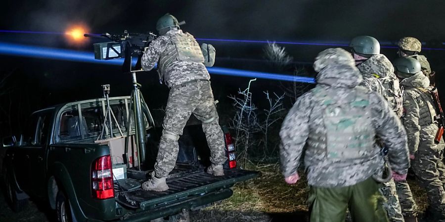 ARCHIV - Ein mobiler Drohnen-Abwehrtrupp trainiert den Abschuss russischer Drohnen östlich der Hafenstadt Odessa (Archivbild). Foto: Kay Nietfeld/dpa