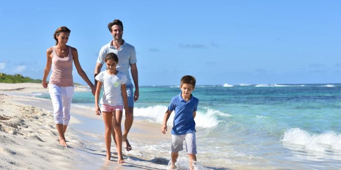 Karibik, Familie, Strandspaziergang
