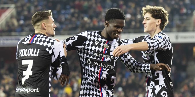 Benjamin Kololli (l.) wechselte im Winter zum FC Basel. FC Basel