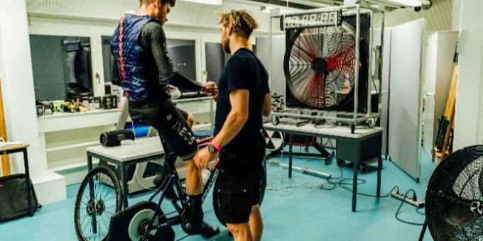 Filippo Ganna schwitzt in der Hitzekammer. So hat er sich auf seinen Stundenweltrekord vorbereitet. filippo ganna